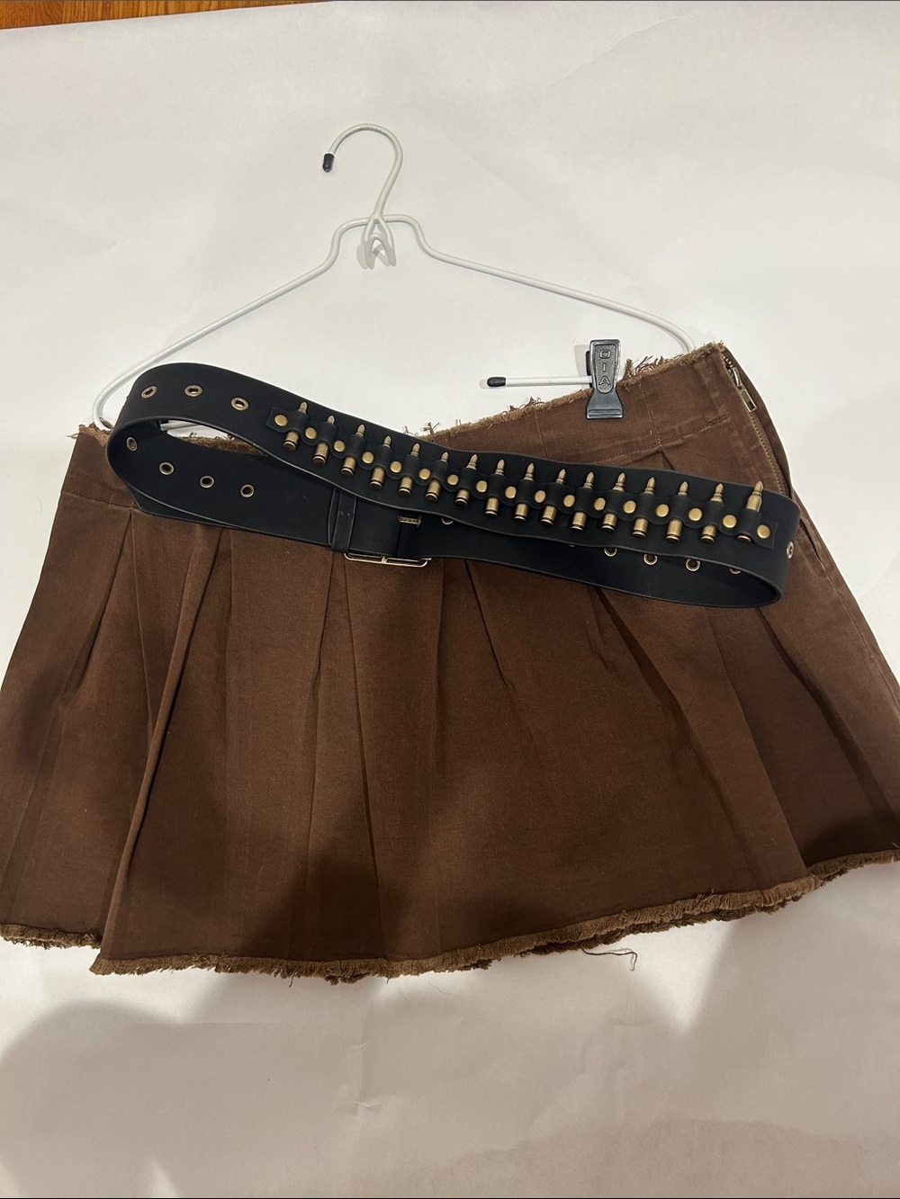 Dolls kill Brown Pleated raw edge Mini Skirt & black bullet belt XL Women’s new